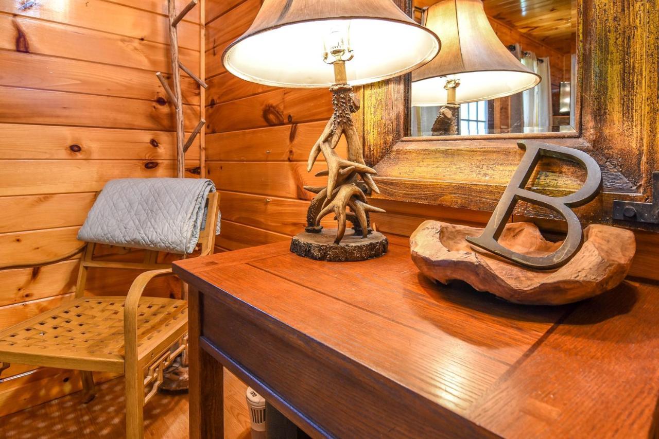 Permanent Vacation-Private Honeymoon Cabin With Hot Tub セバービル エクステリア 写真