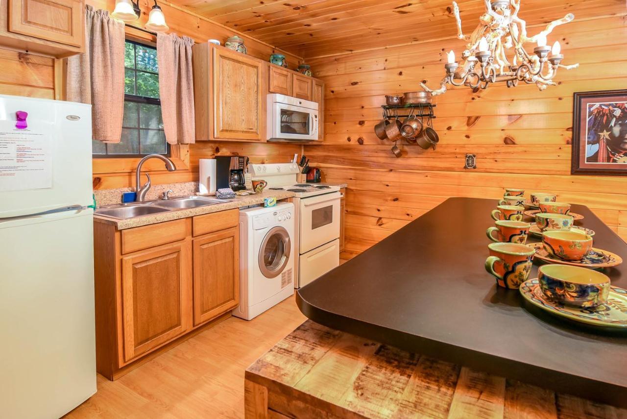 Permanent Vacation-Private Honeymoon Cabin With Hot Tub セバービル エクステリア 写真
