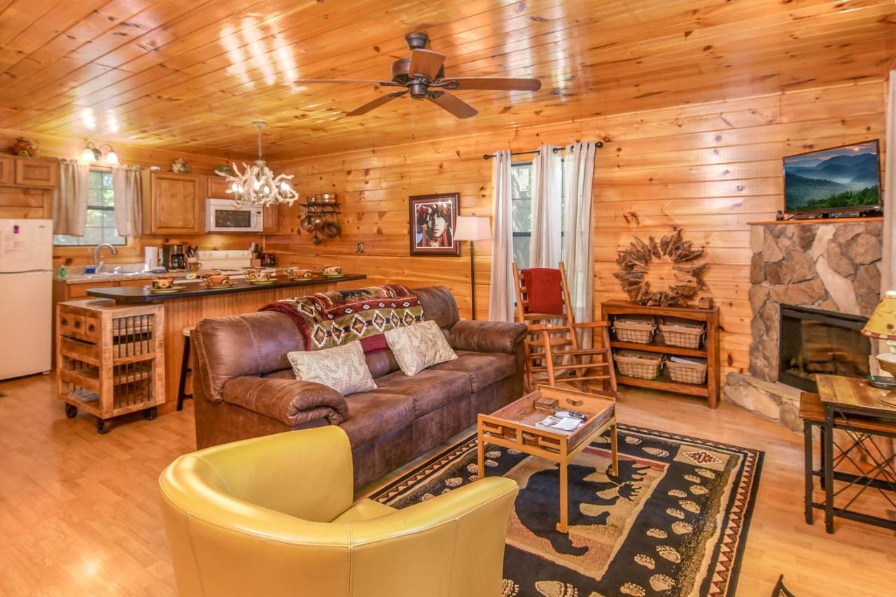 Permanent Vacation-Private Honeymoon Cabin With Hot Tub セバービル エクステリア 写真